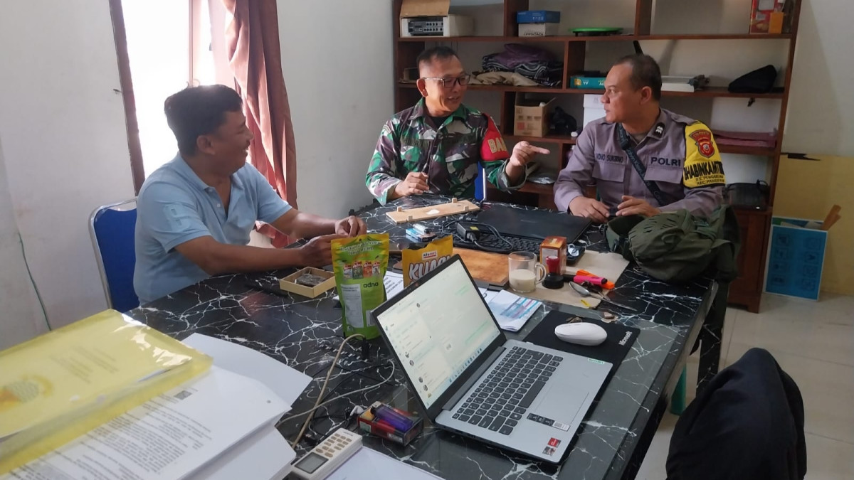 Keberadaan Babinsa merupakan implementasi dari sistem pertahanan semesta yang dianut oleh Indonesia, di mana pertahanan negara tidak hanya menjadi tanggung jawab militer, tetapi juga melibatkan seluruh komponen bangsa